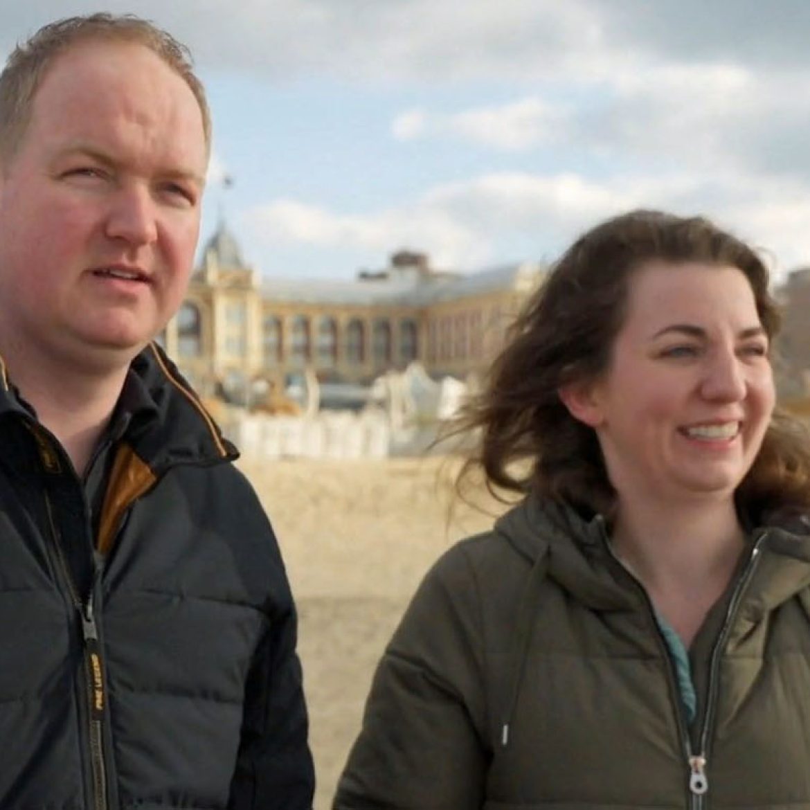 Mieke en Nick gaan samen naar Scheveningen in 'Meer dan verwacht'