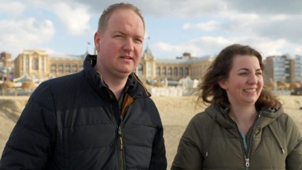 Mieke en Nick gaan samen naar Scheveningen in 'Meer dan verwacht'