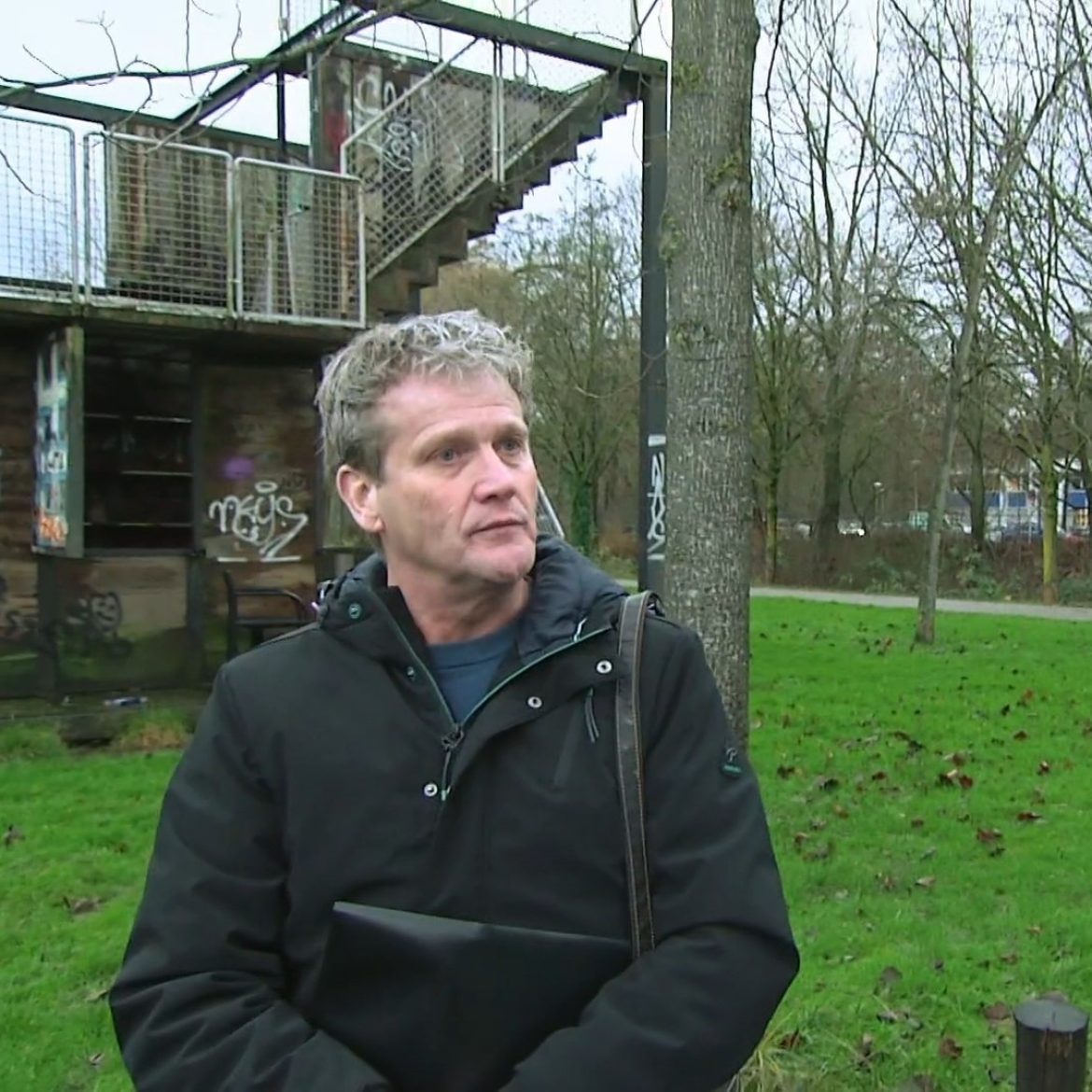 Alberto Stegeman confronteert aannemer die starts oplichtte in 'Undercover in Nederland'