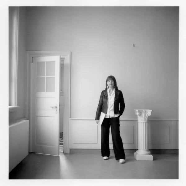 Saskia Belleman in zwart wit. 