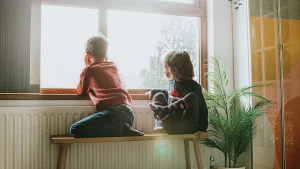 Thumbnail voor Kinderhulp: kinderen die in armoede leven ervaren de zomervakantie juist als zwaar