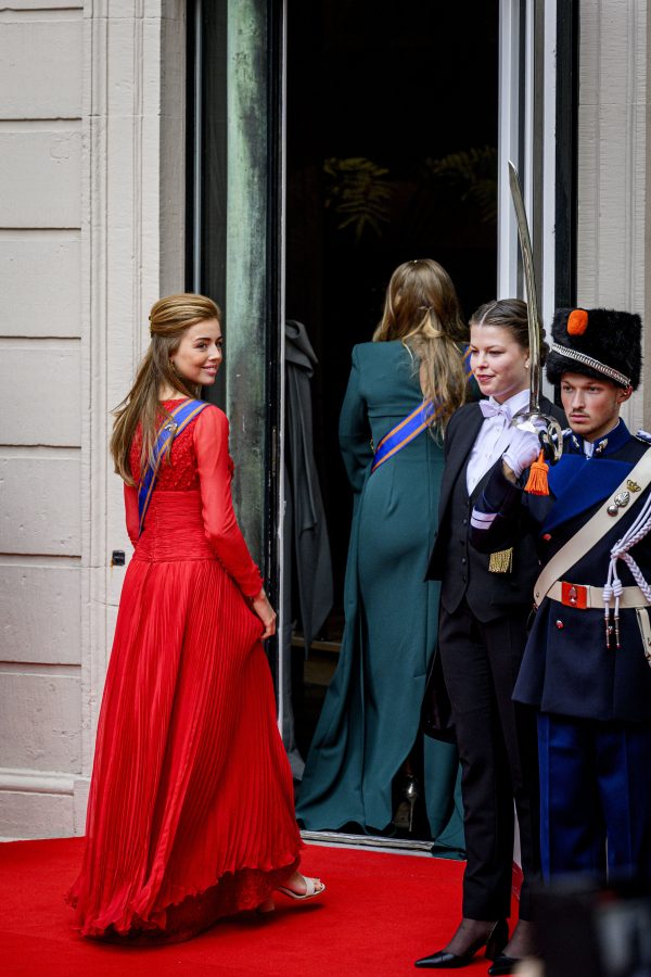 DEN HAAG - Prinses Alexia arriveert bij de Koninklijke Schouwburg. Sinds de restauratie van de Ridderzaal leest de koning in de schouwburg op Prinsjesdag de troonrede voor. ANP EMIEL MUIJDERMAN