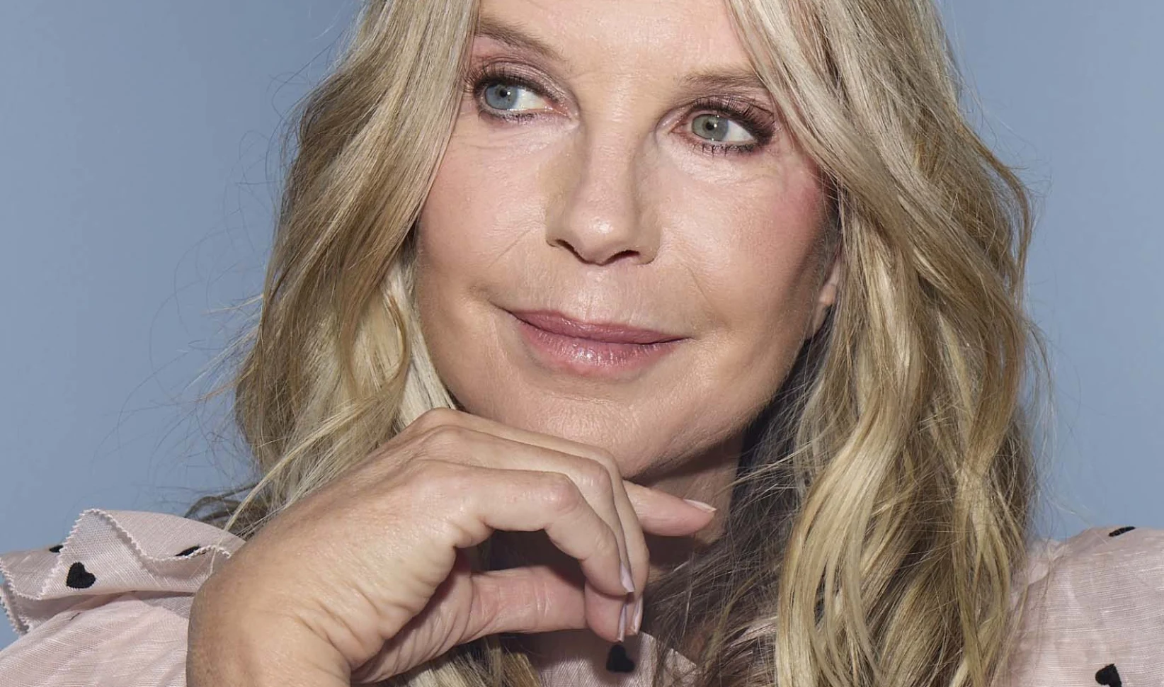 Linda de Mol: GEEN 'D&G', 'REBEL' OF 'GRLPWR' VOOR LINDA: 'KUNNEN WE ALSJEBLÍÉFT OPHOUDEN MET TEKSTEN OP KLEDING?'