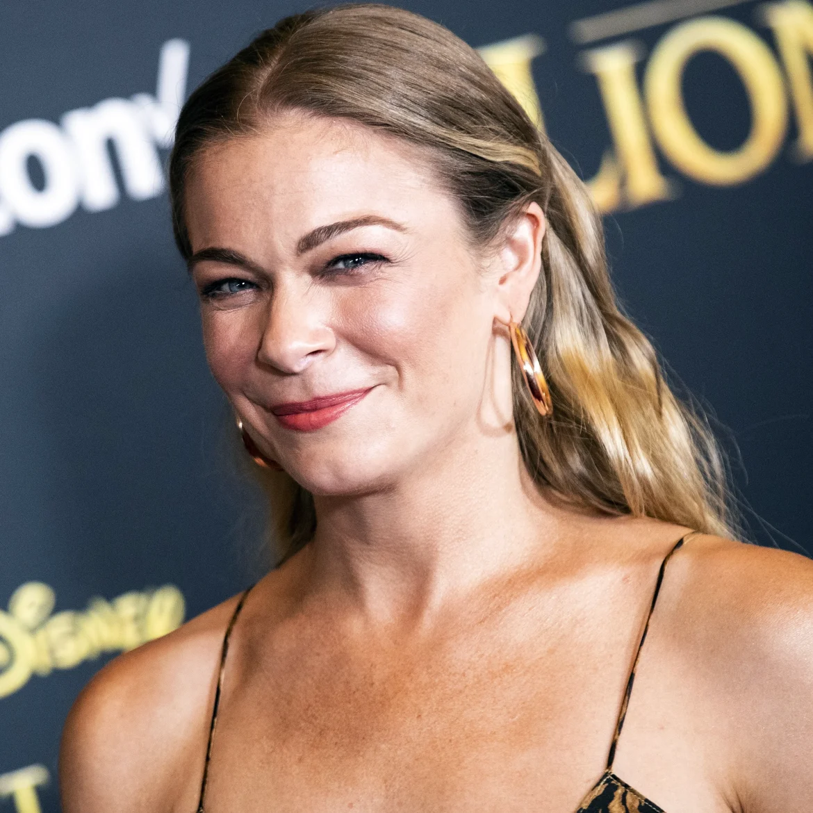 LeAnn Rimes verliest gebitsprothese op podium