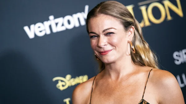 LeAnn Rimes verliest gebitsprothese op podium