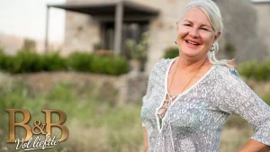 Thumbnail voor In dit seizoen van 'B&B Vol Liefde': Petra ruilt gaybar in voor villa’s, maar mist nog één ding