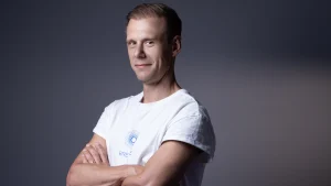 Thumbnail voor Armin van Buuren mét sixpack op cover 'Men's Health' (en zo ziet dat eruit)