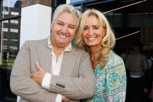 Thumbnail voor René Froger blikt terug op bruiloft dochter: 'Ik gaf 'mijn meisje' weg aan de man van wie zij houdt'