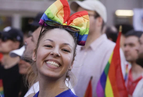 vrouw in pridemars Boedapest