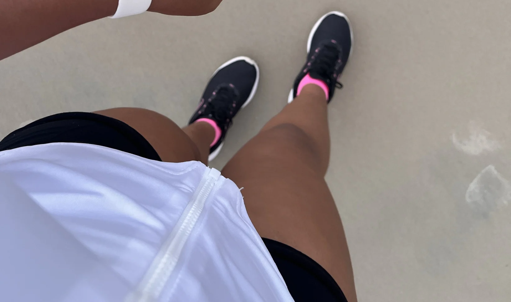 schurende benen hardlopen, warm weer, sport, schuren