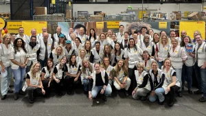 Thumbnail voor Opnieuw duizenden gezinnen verrast met een zomerse verrassing van de LINDA.foundation