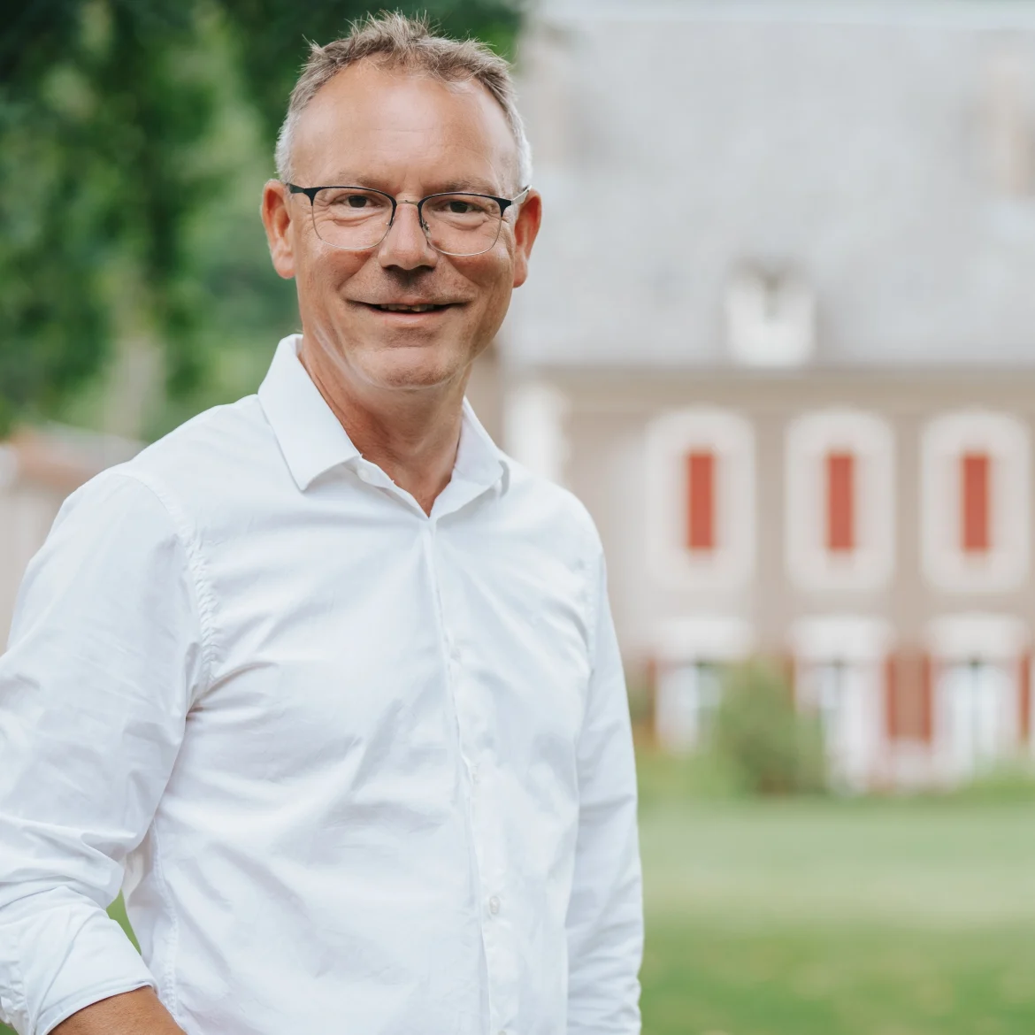B&B Vol Liefde - promofoto Illya voor zijn Franse kasteel