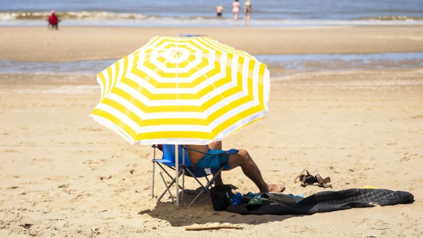 Het is de warmste 1 juli ooit, meldt Weeronline. Maar waarom voelt hitte hier zwaarder dan op een terras in Zuid-Europa?