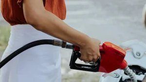 Thumbnail voor Diesel voor het eerst sinds jaren duurder dan benzine: dít betaal je