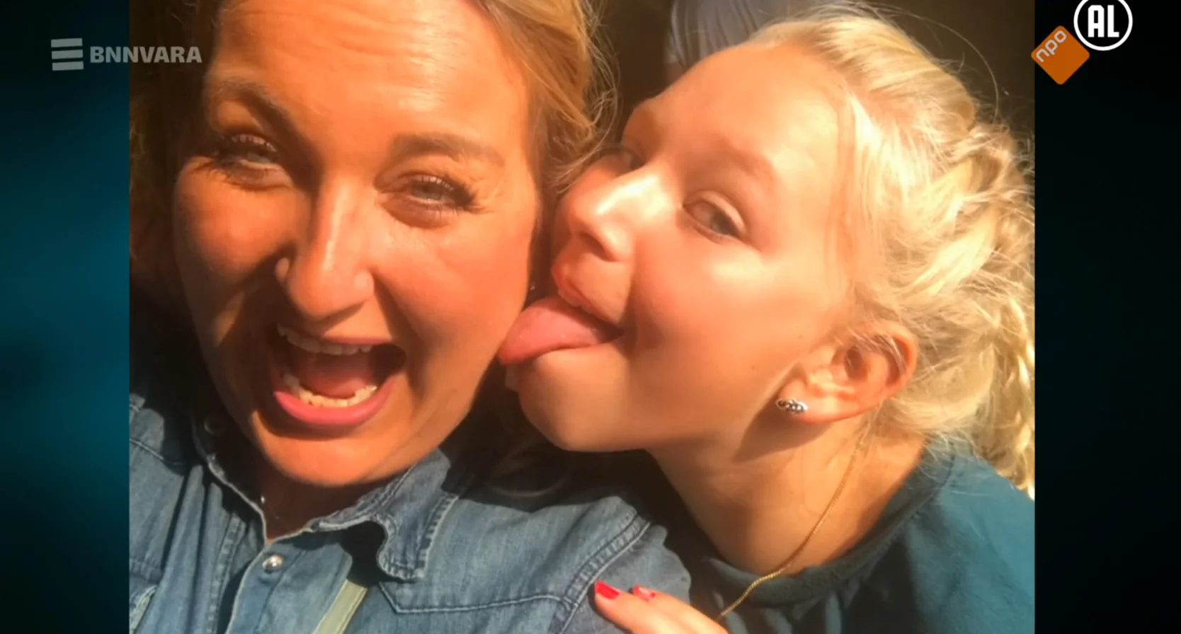 In Van de Wereld blikken vrienden en familie terug op het leven van Zoë (18). Ze overleed aan oververhitting nadat ze XTC had genomen. 'Ze was levenslustig'.