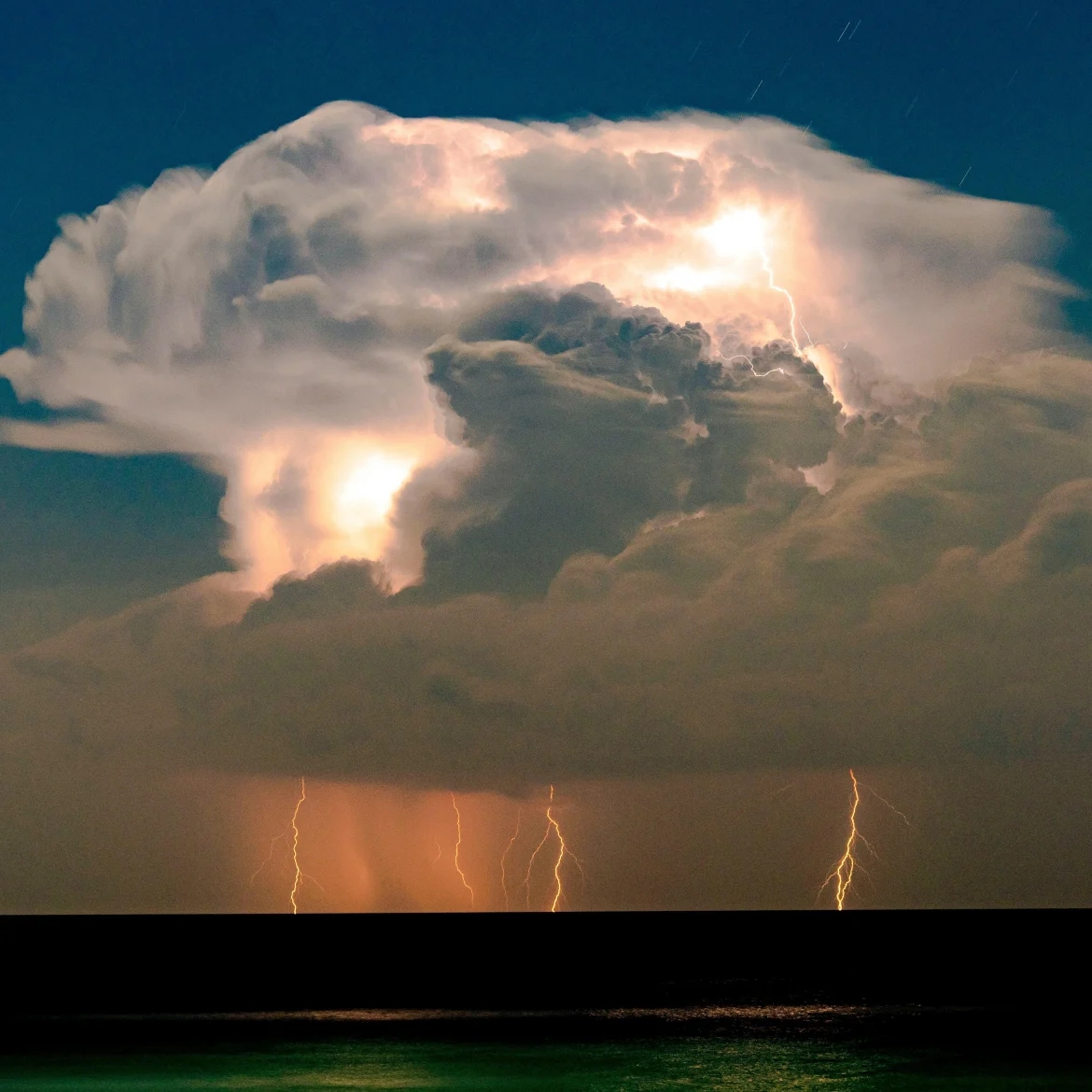 code geel regen onweer