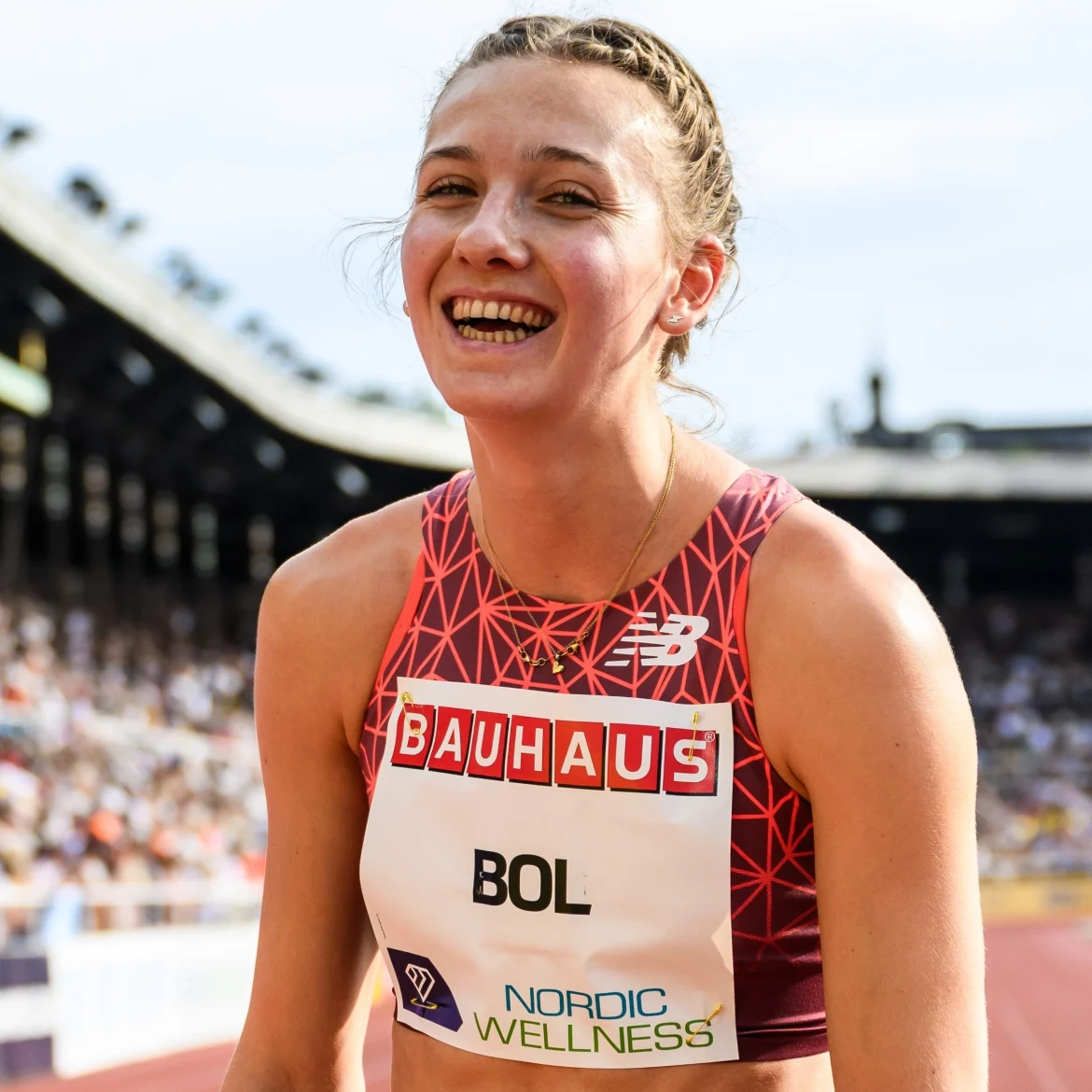 Femke Bol op de athetiek-baam