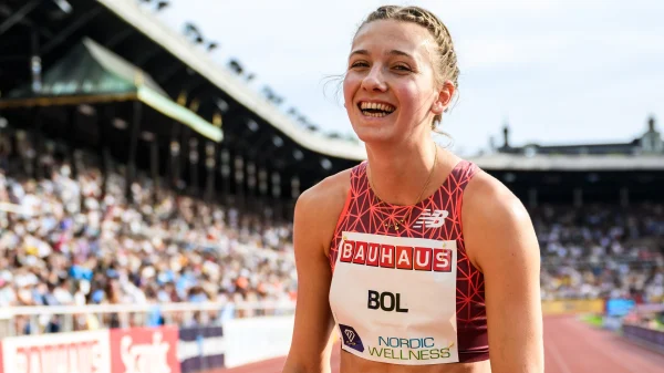 Femke Bol op de athetiek-baam