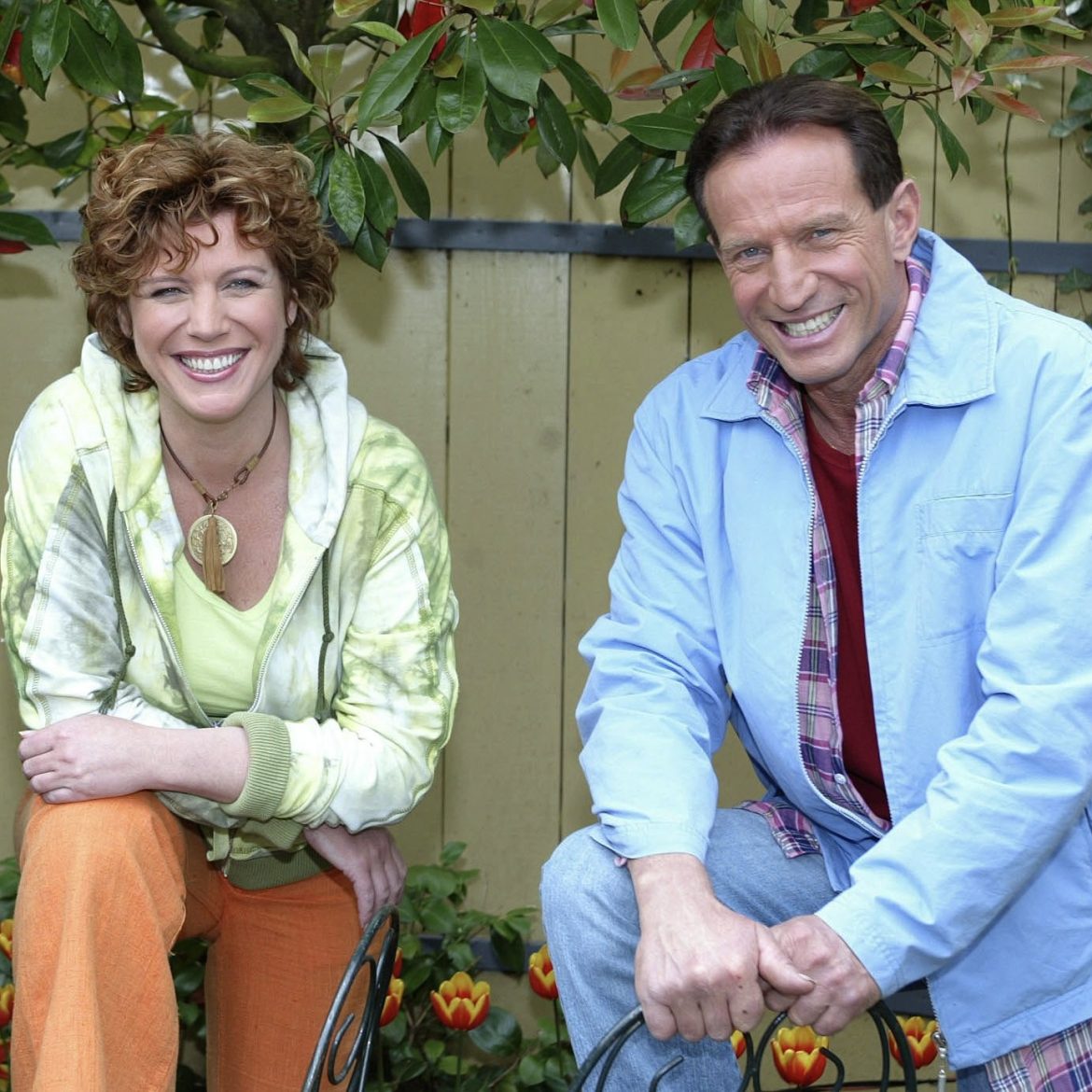 EIGEN HUIS EN TUIN Nico Zwinkels, Myrna Goossen, Rob Verlinden lachend op de foto