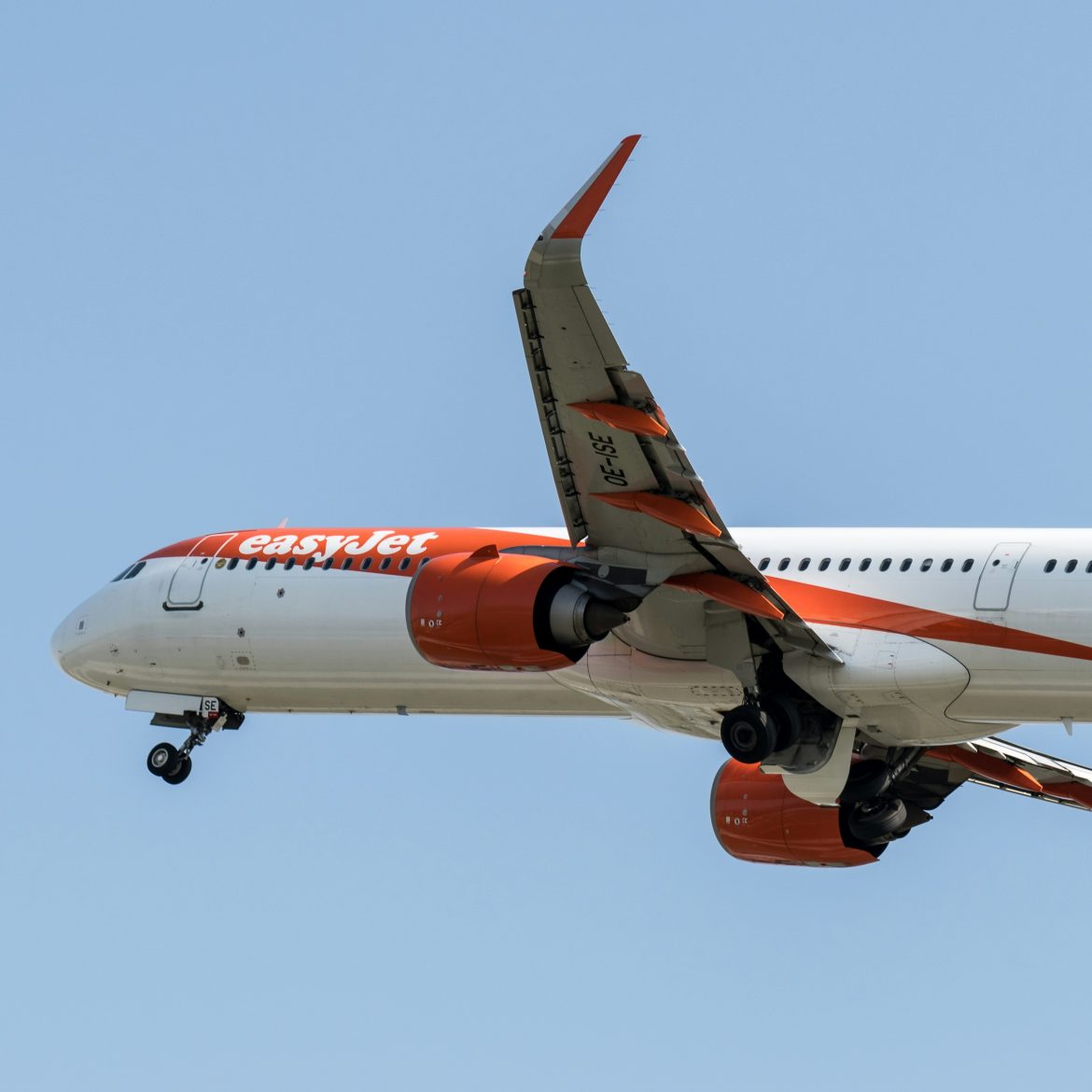 noodlanding easyjet urinerende passagier