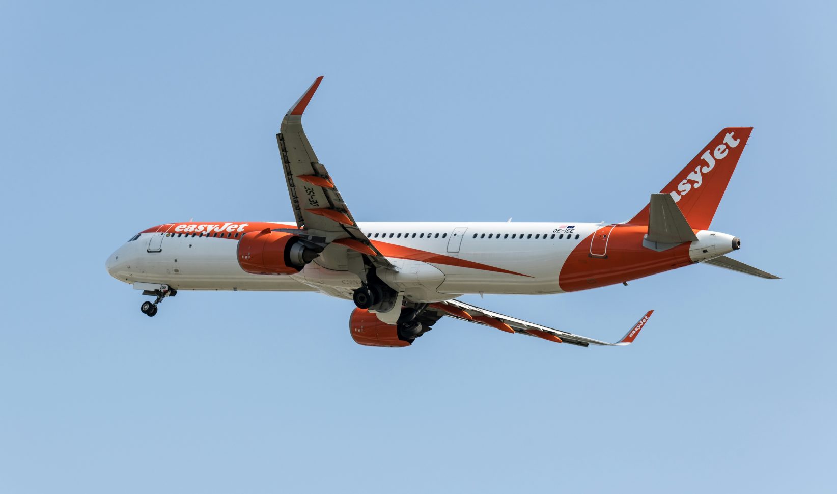 noodlanding easyjet urinerende passagier