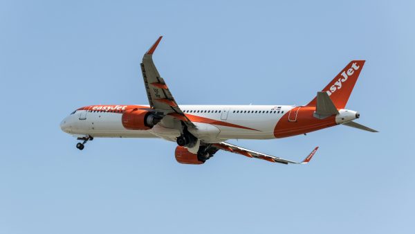 noodlanding easyjet urinerende passagier
