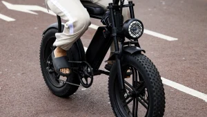 Thumbnail voor Artsen schrikken van heftig letsel na ongelukken fatbike en luiden opnieuw noodklok: 'Moest ik aan de slag met twee ontplofte knieën'