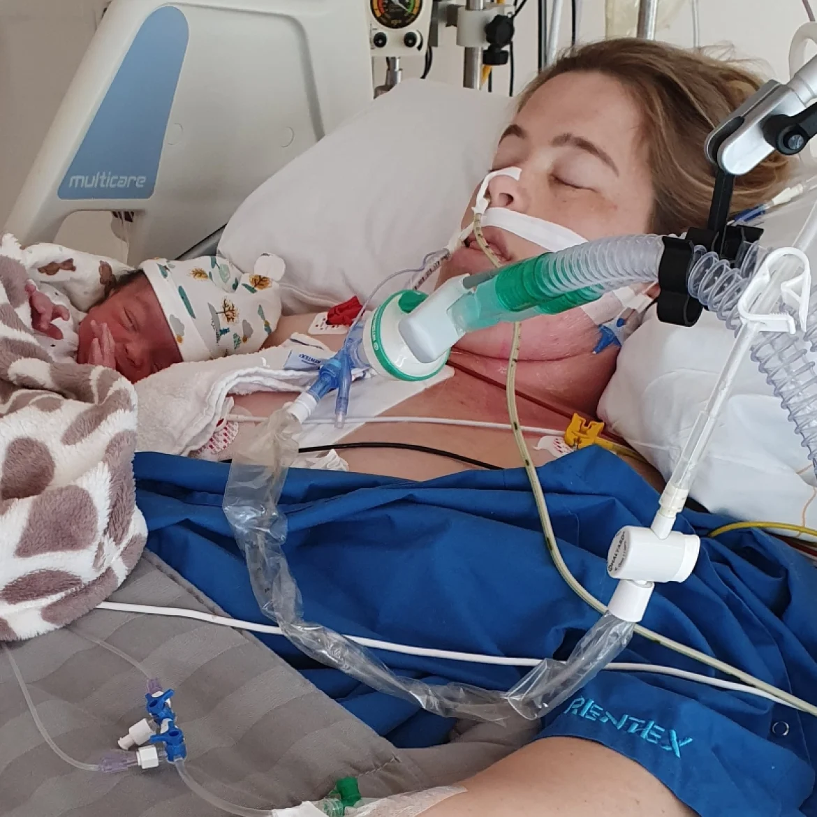 Monique kreeg harstilstand tijdens keizersnede