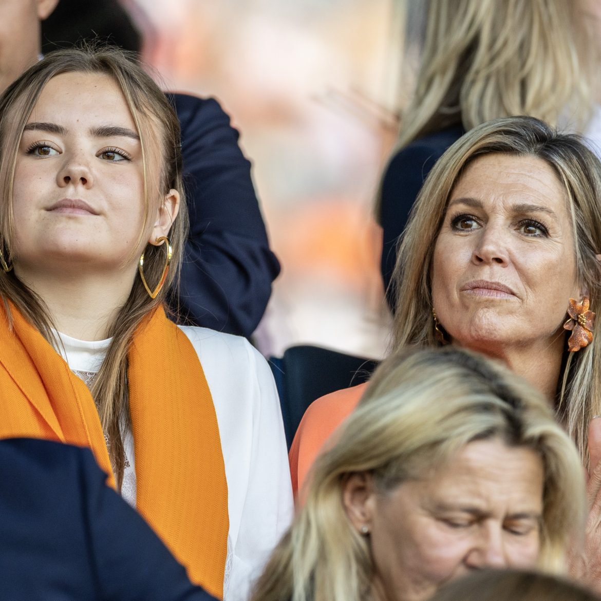 Ariane en Maxima bij Oranje Leeuwinnen in Luzern