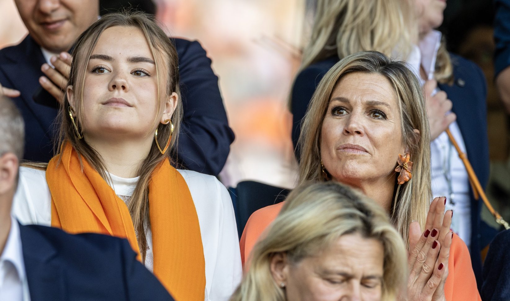 Ariane en Maxima bij Oranje Leeuwinnen in Luzern