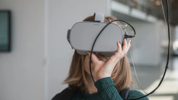 Onderzoekers enthousiast over VR-therapie bij psychoses: 'Het resultaat is veelbelovend'