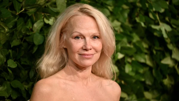 Pamela Anderson openhartig over imago als stoeipoes en keuze om geen make-up meer te dragen