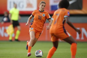 Thumbnail voor Zó schat sportverslaggever Sanne van Dongen onze kansen in tegen Engeland op het EK