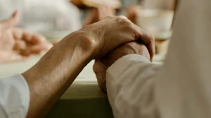 Thumbnail voor Hajar (42) zorgt voor haar laagbegaafde man: 'We zitten vast in een systeem dat niet aansluit op de werkelijkheid'