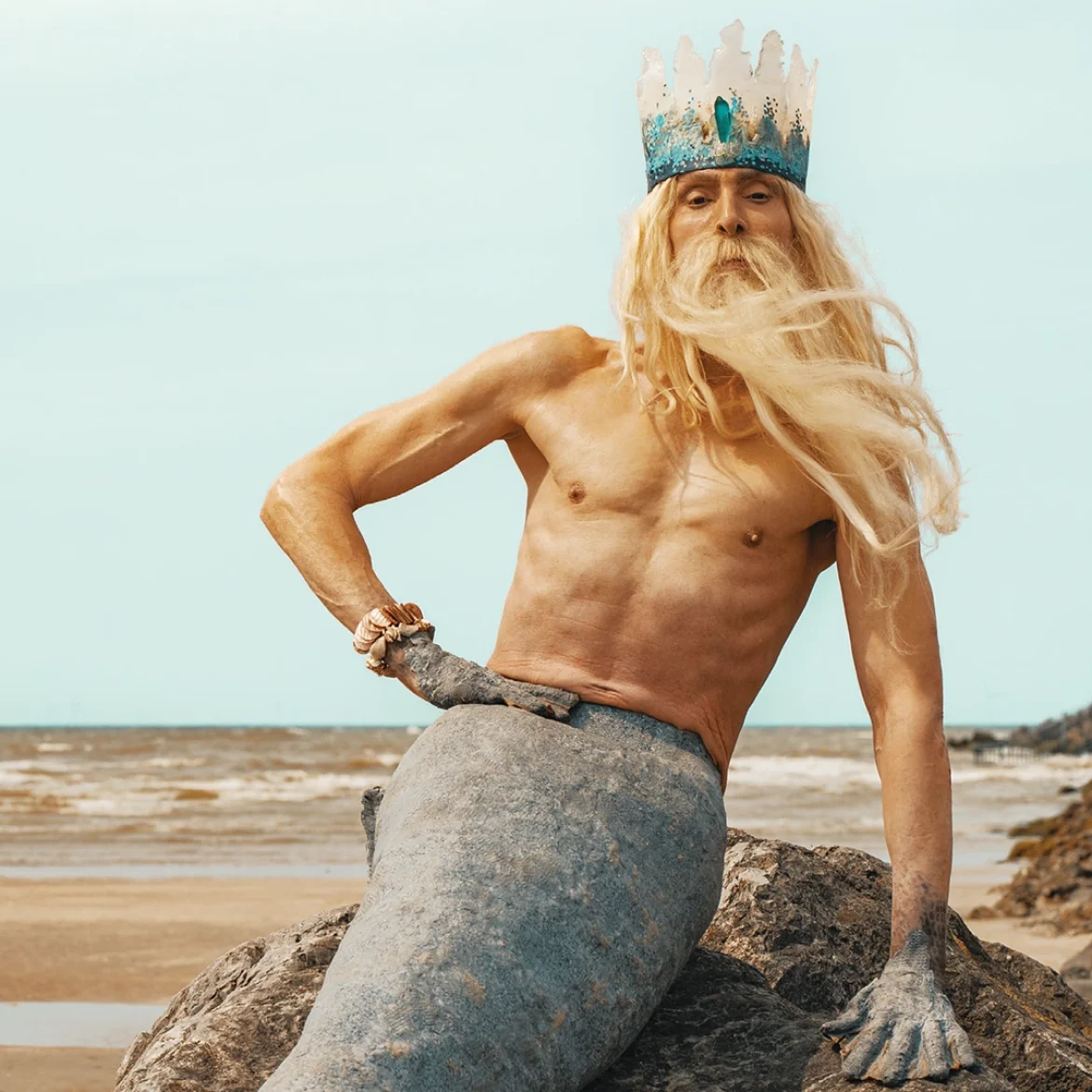 Geert (36) doet aan mermaiden: 'Drie maanden aan deze staart gewerkt, er zit zelfs een rits in'