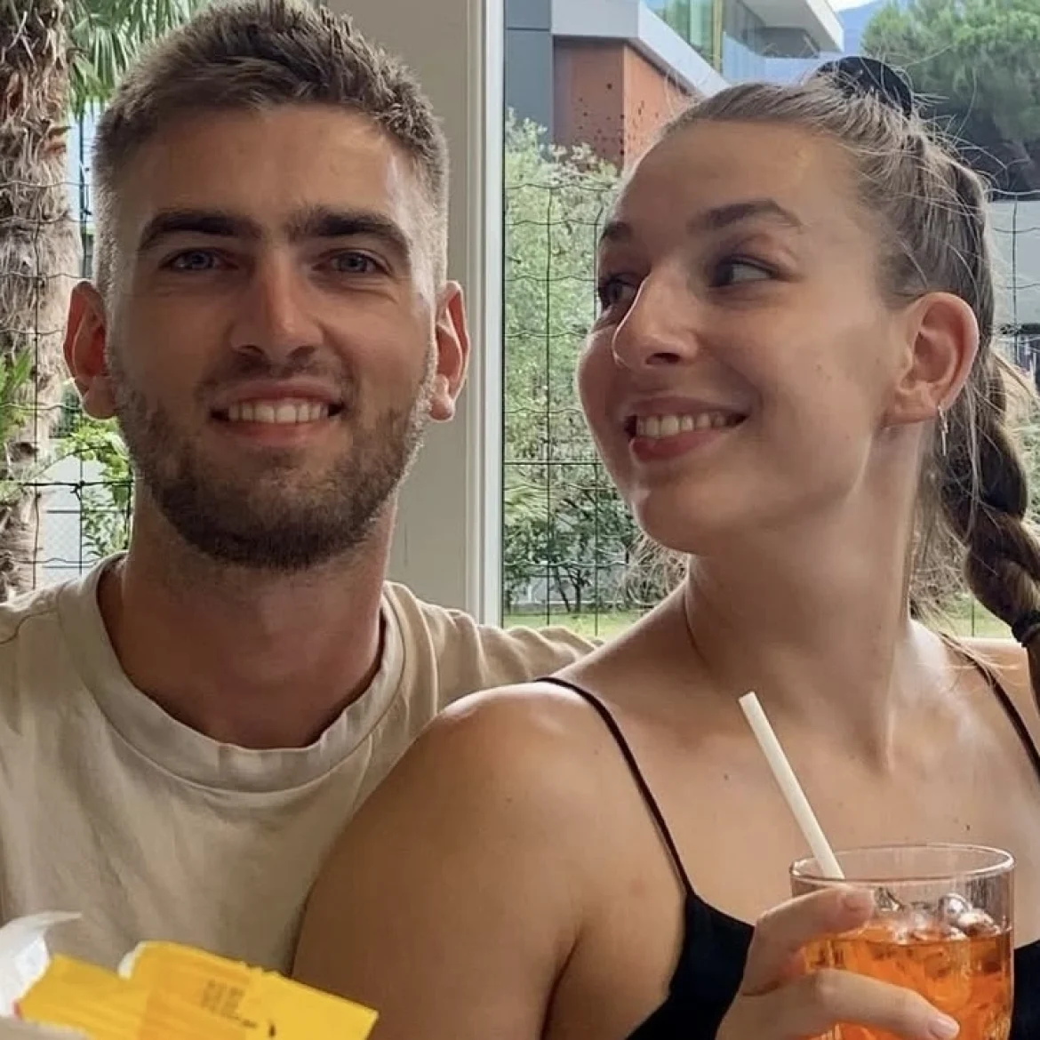 Rowan is al elf jaar samen met haar vakantieliefde