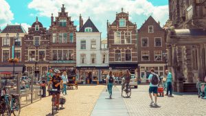 Thumbnail voor Kleuter (5) in Delft overreden door auto, maar volledig opgeknapt: 'Het is een wonder'