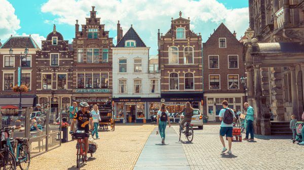 Het centrum van Delft | kleuter aanrijding auto