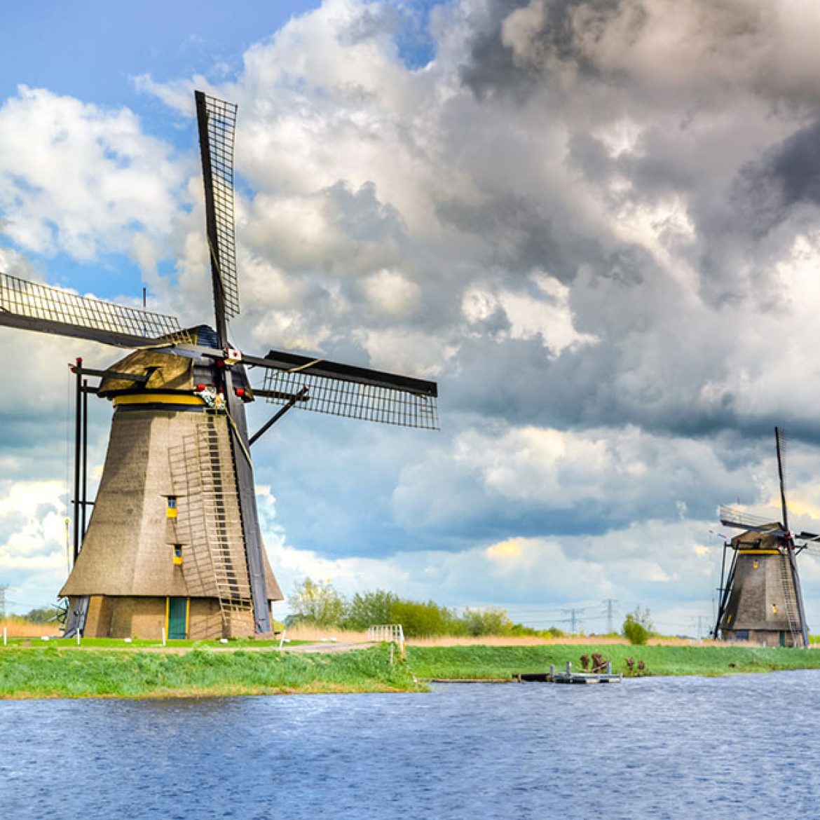 Molens in Nederland met zon en bewolking