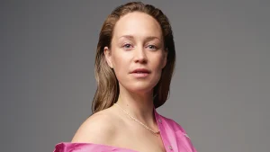 Thumbnail voor Anouk Maas deelt trots foto's van groeiende babybuik: 'Kan niet wachten je te ontmoeten'