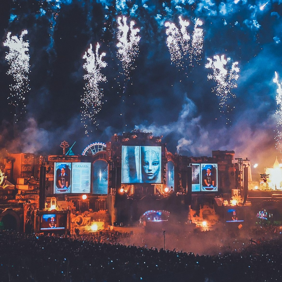 hoofdpodium tomorrowland in brand
