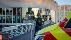 Thumbnail voor Neergestoken leerkracht (53) uit Dordrecht probeerde ruzie te sussen: 'Diep triest'