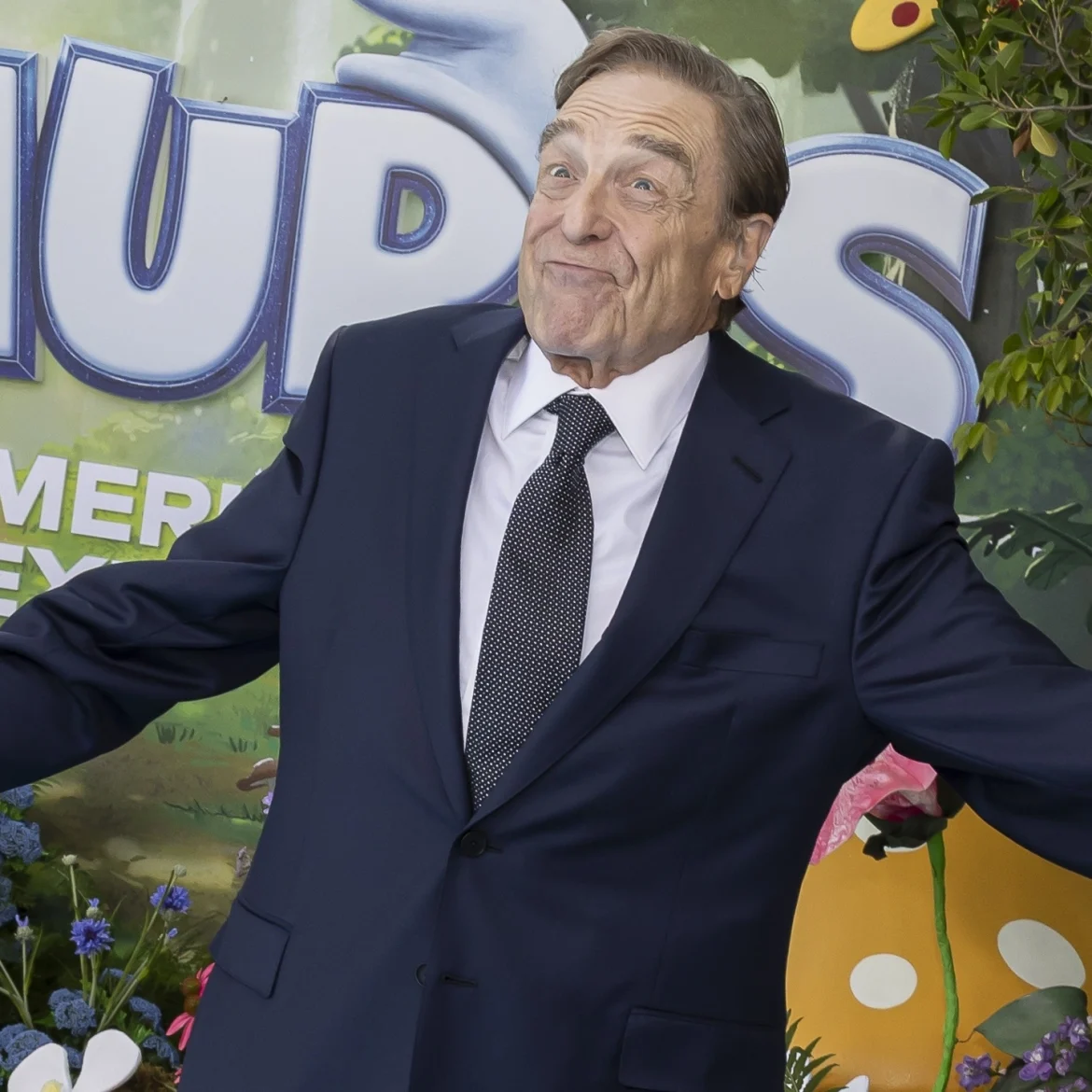 John Goodman na zijn gewichtsverlies van 90 kilo op de rode loper.