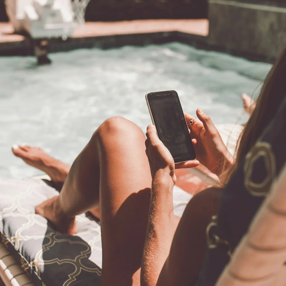 mobile only prijs booking goedkoper