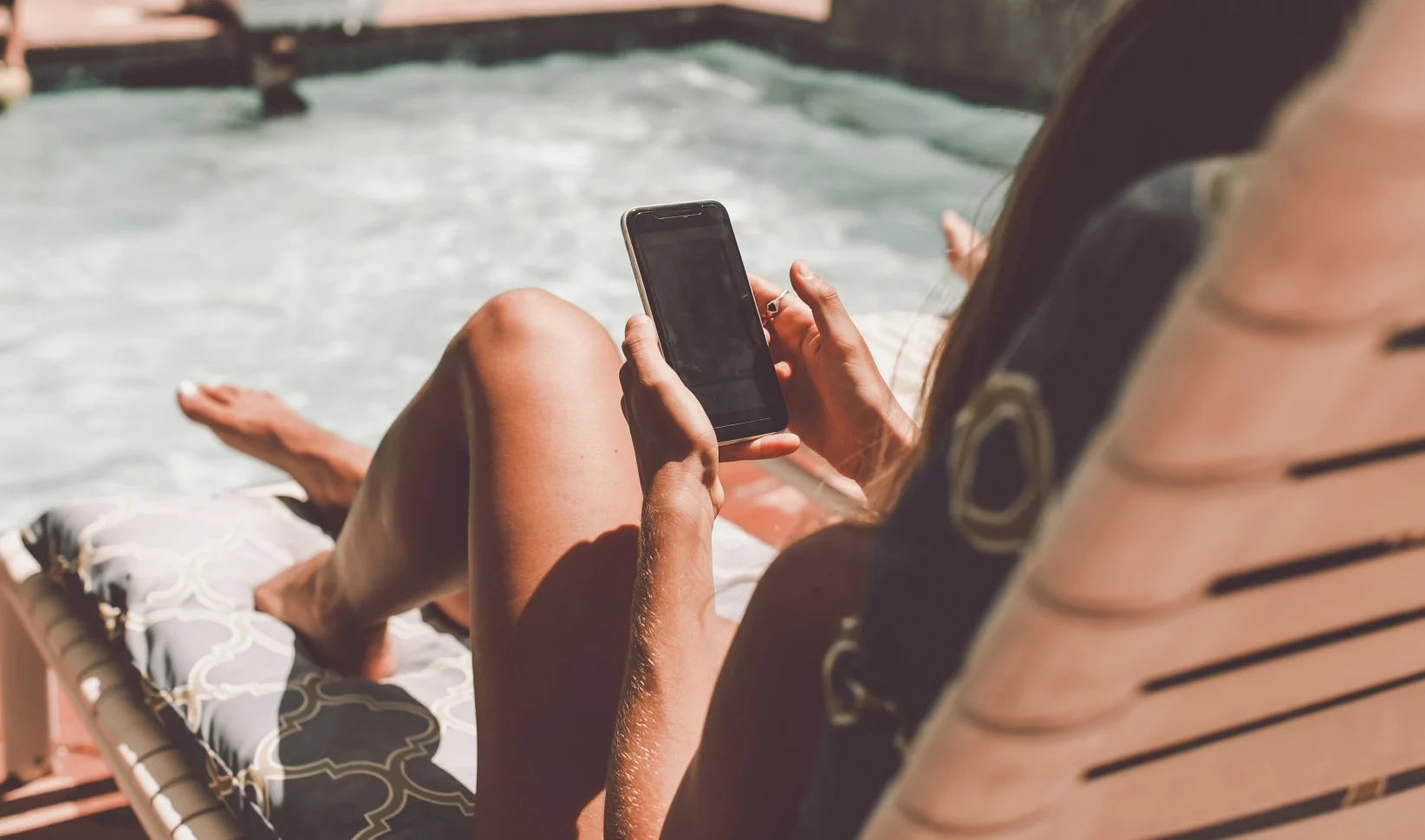 mobile only prijs booking goedkoper