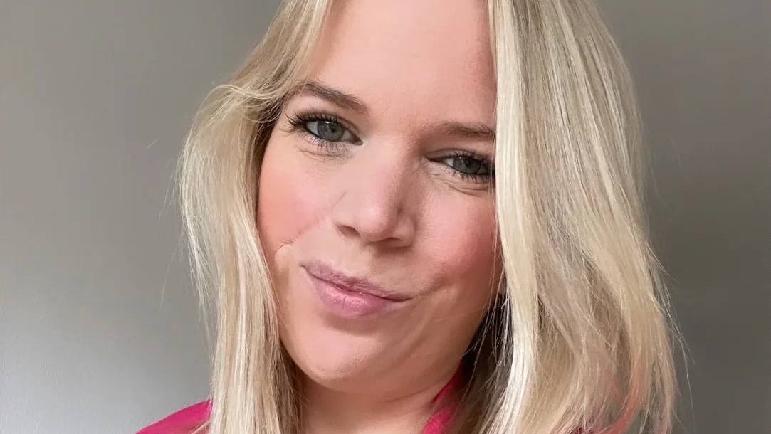 Thumbnail voor Lolkje werd in haar gezicht gebeten door haar hond: 'Bij thuiskomst was z'n mand leeg'