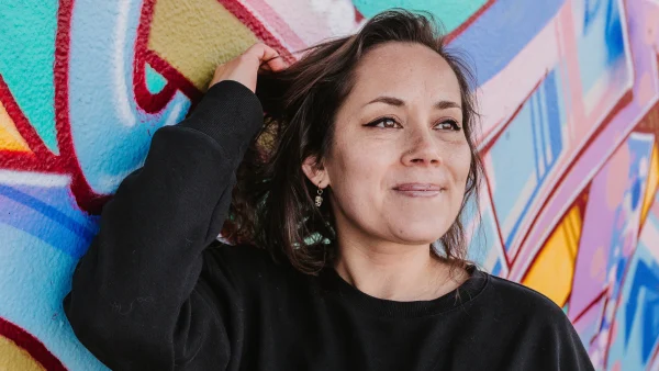 Een portret van Kim die mishandeld werd door haar turntrainers als kind