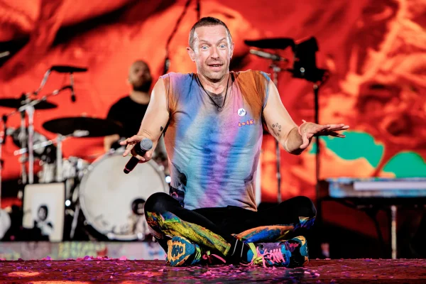 Coldplay zanger in shock na zien kisscam