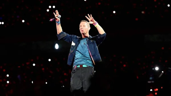 Andy Byron, de baas van het Amerikaanse softwarebedrijf Astronomer is zijn baan kwijt nadat zijn affaire ongewild werd geopenbaard tijdens een concert van de popgroep Coldplay.