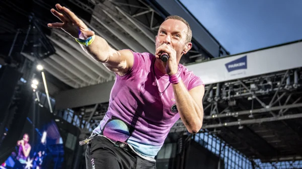 Dus toch: Andy Byron, de baas van het Amerikaanse softwarebedrijf Astronomer is zijn baan kwijt.  Zijn affaire kwam ongewild uit tijdens een Coldplay-concert.
